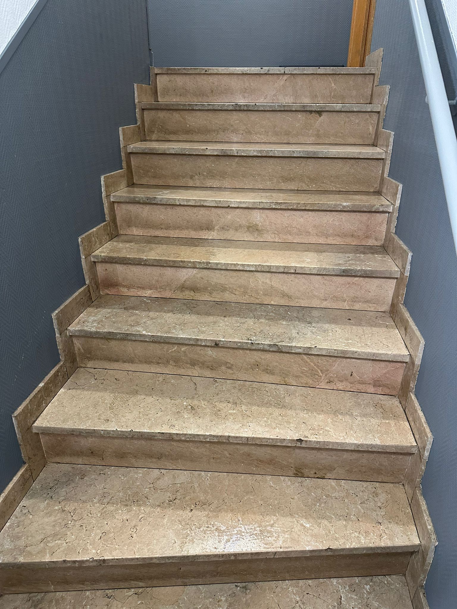 Nettoyage cage escalier  toulouse 31000
